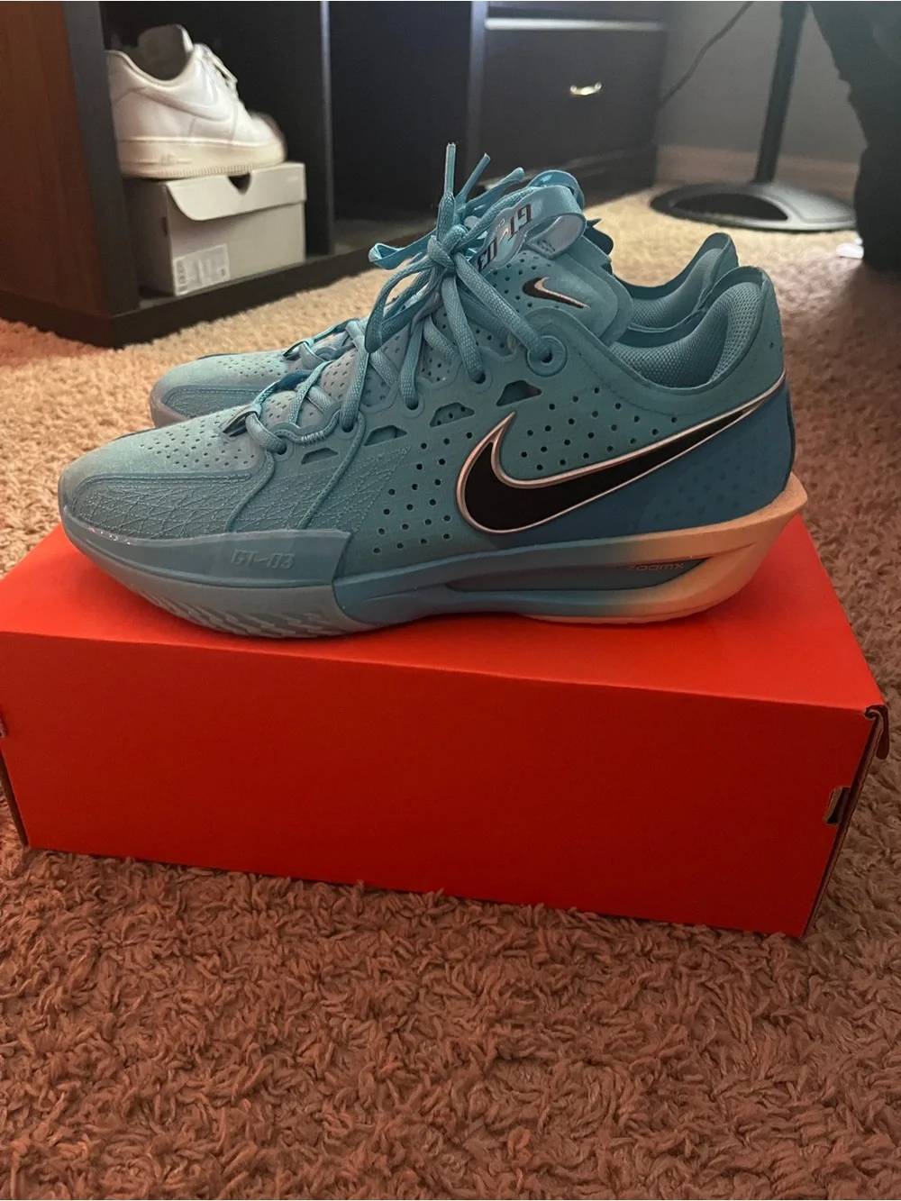 Nike GT cut 3 Furious blue men’s size 9.5 comes with replacement box